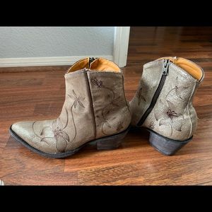 Hello! This is a new pair of Old Gringos!